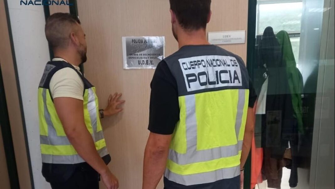 Arrested for wounding a man in the chest and neck with a glass bottle on a street in Ibiza