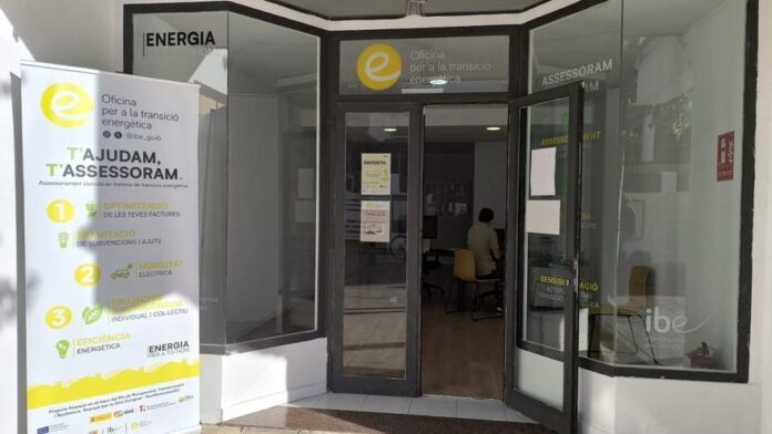Practical guide to lower your electricity bill in Ibiza and Formentera: the offices where you can find all the information you need