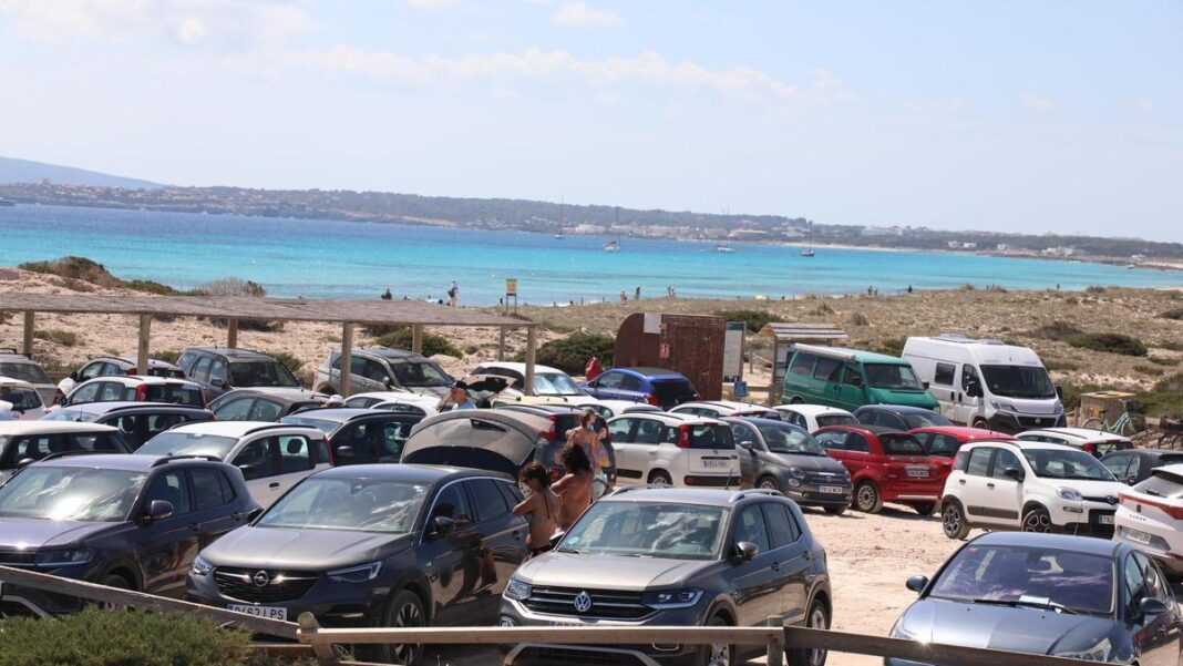 More than 6,000 vehicles circulated last summer in Formentera without a permit, twice as many as in 2024