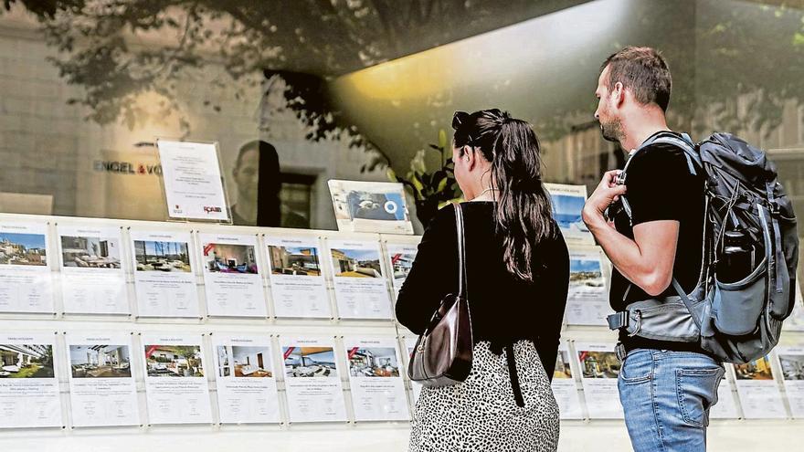 The drama of a pensioner from Ibiza: Justice denies rental aid for a room in a shared apartment