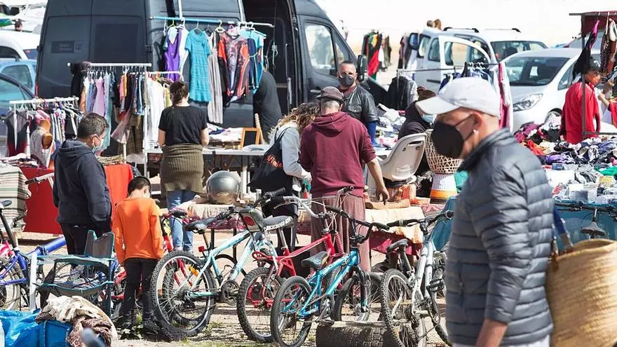 The flea market returns to Sant Jordi.