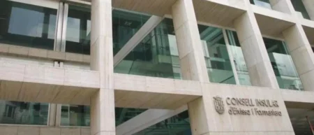 Parent accuses the Consell de Ibiza of negligence in the care of a minor under guardianship