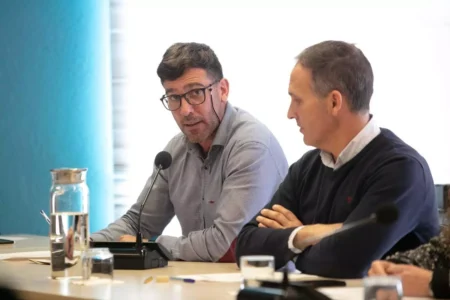 Controversial Sant Antoni invoices: Miguel Tur and the mayor, like kids behind a curtain
