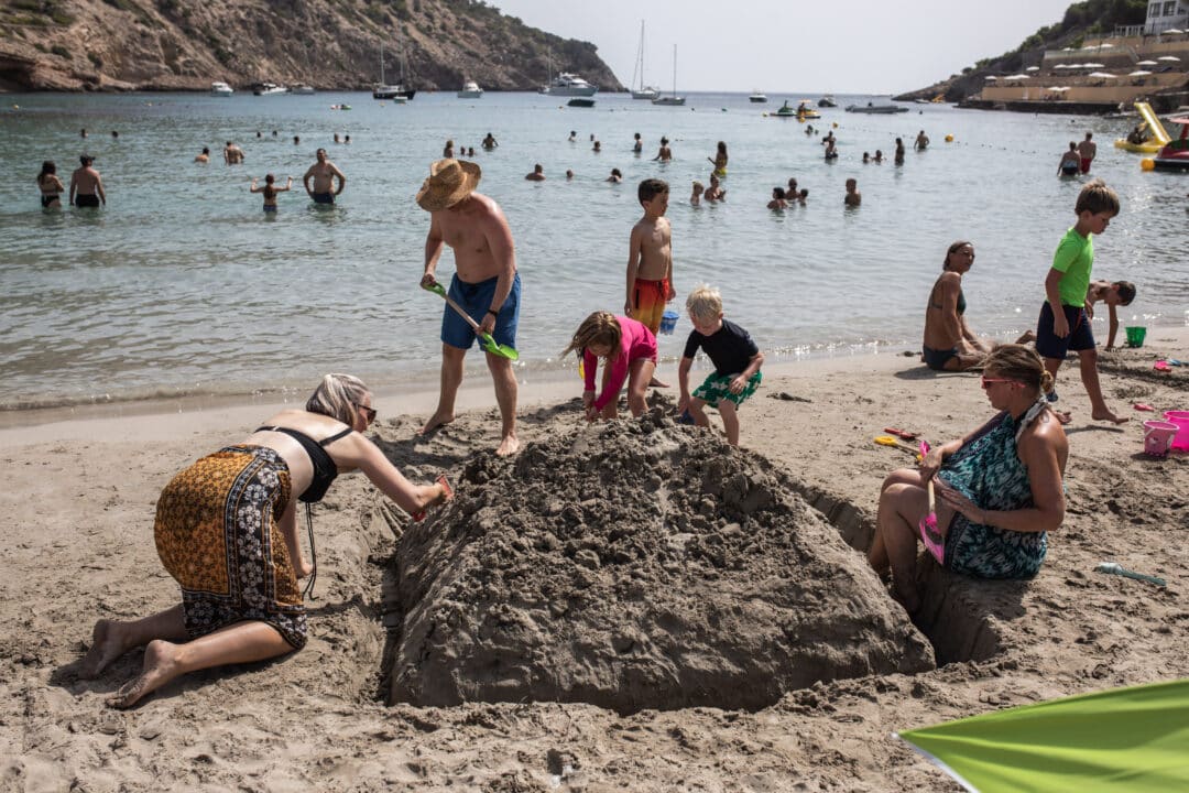 Ibiza with kids: Cala Llonga