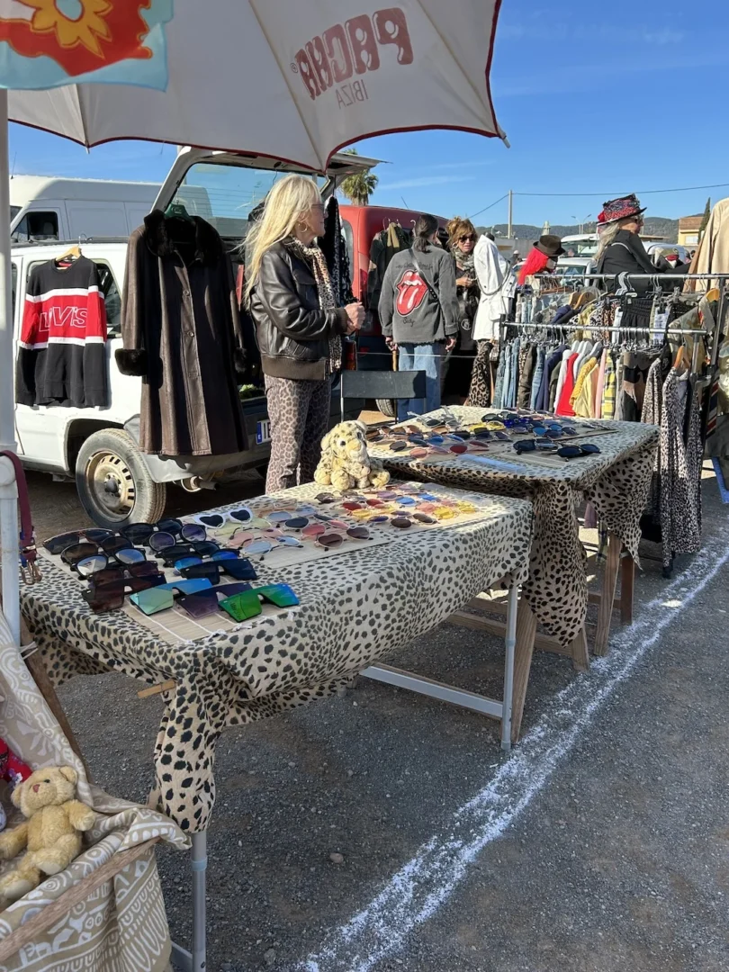 Sant jordi flea market
