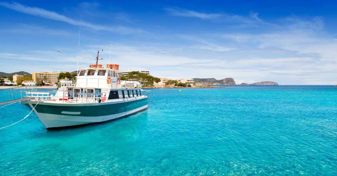 A boat trip along the coast is available from es Canar.