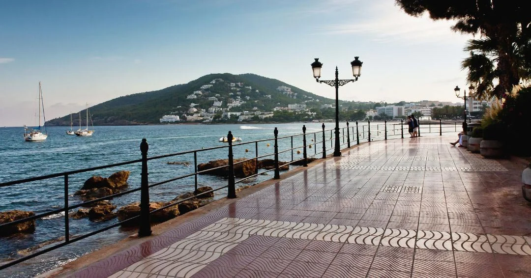 Along the promenade are a huge variety of restaurants