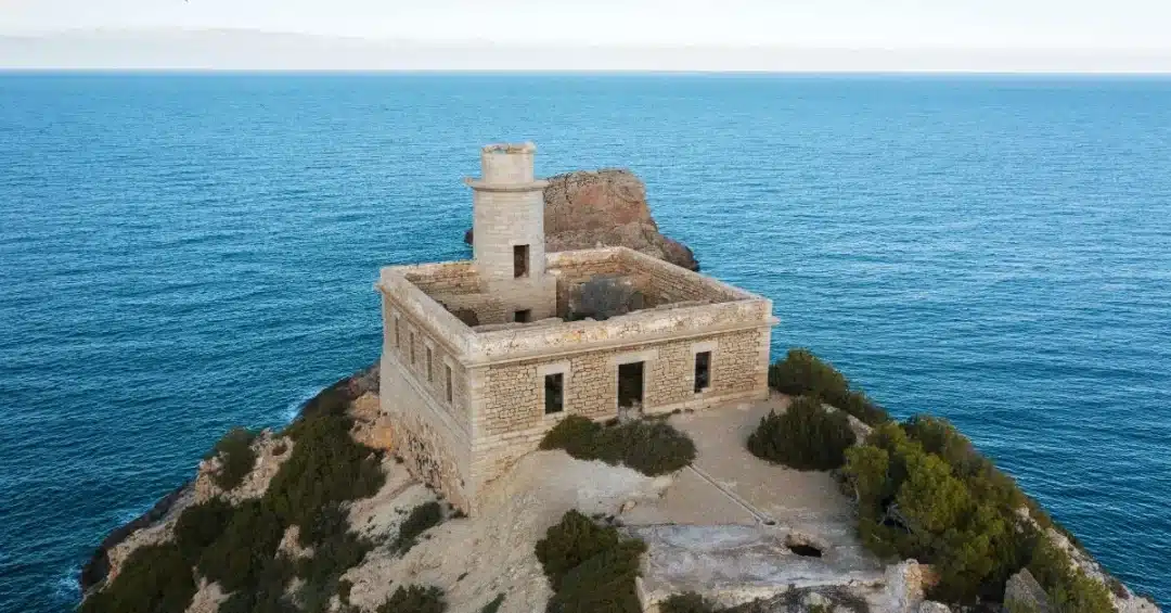 Walking route to Punta Grossa Lighthouse.