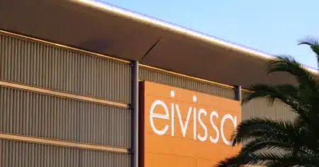 Best 7 tips on when to book your Ibiza trip and pay less