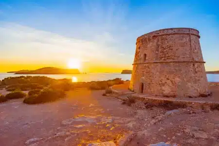 Discover the top 10 free plans in Ibiza