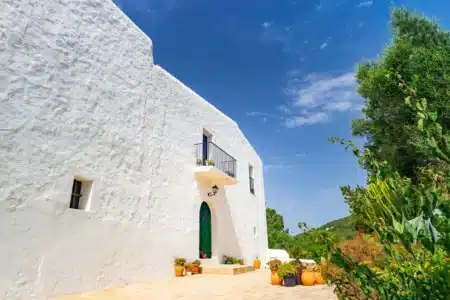 What are the best plans to do in Ibiza once the season is over?