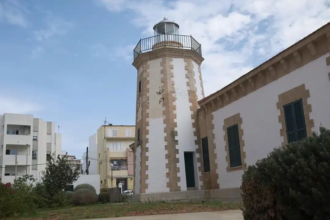 Sant Antoni. Far de ses Coves Blanches