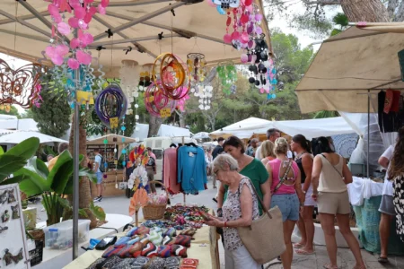 Las Dalias opens longer this spring: discover one of Ibiza’s most famous market