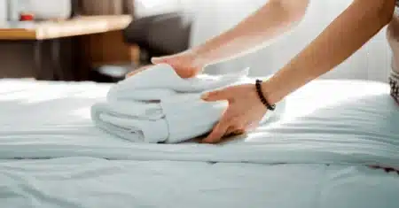 A housekeeper’s gesture at an Ibiza hotel goes viral: ‘The kind of person who inspires’