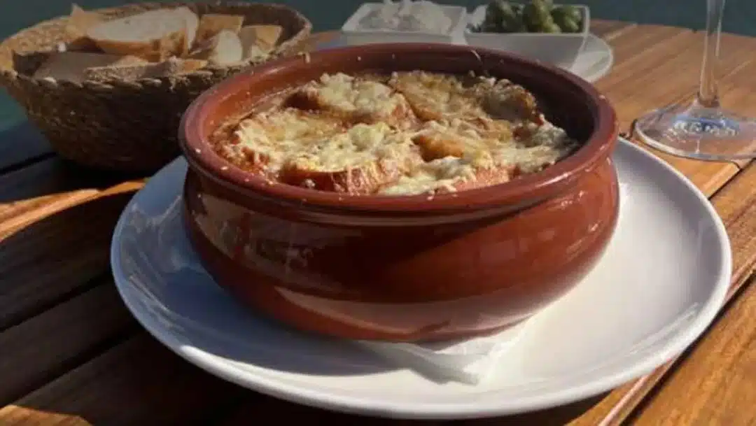 Onion soup at El Náutico