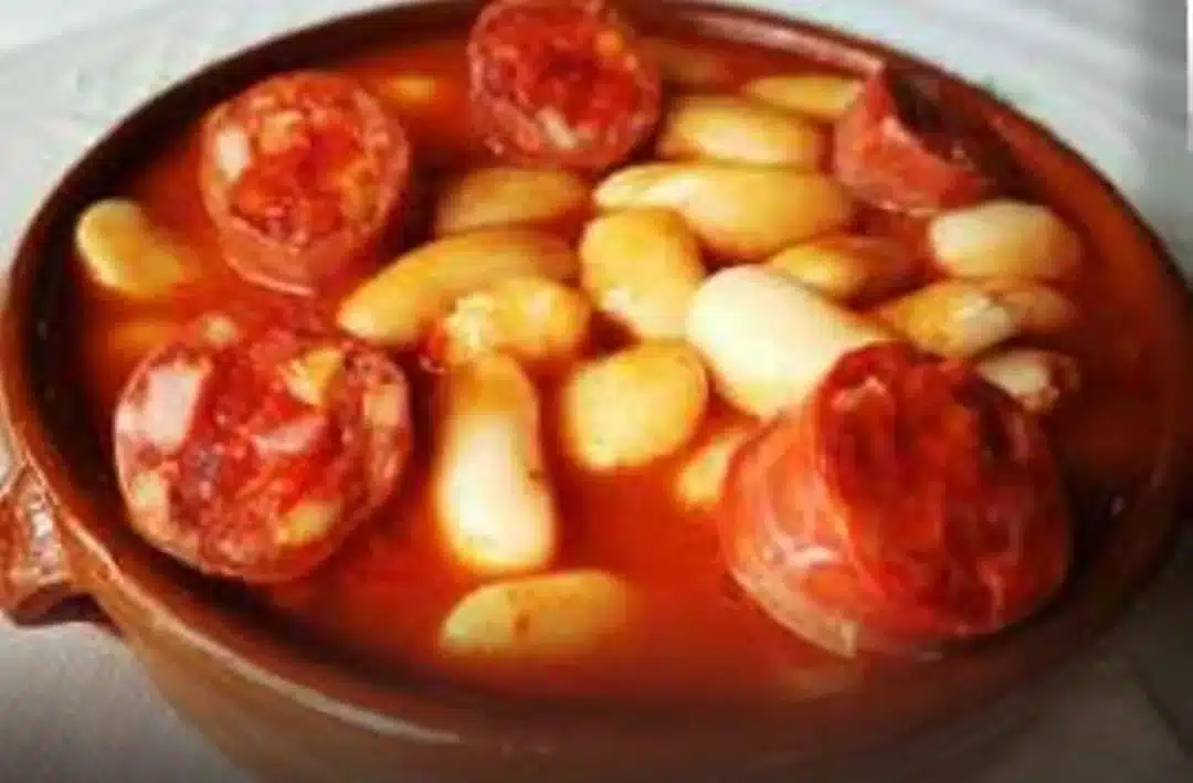 Stewed beans with black pudding and wild boar sausage from El Cigarral.
