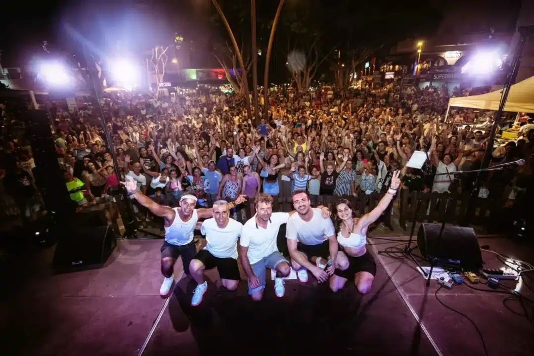 'Esta me la sé' band.