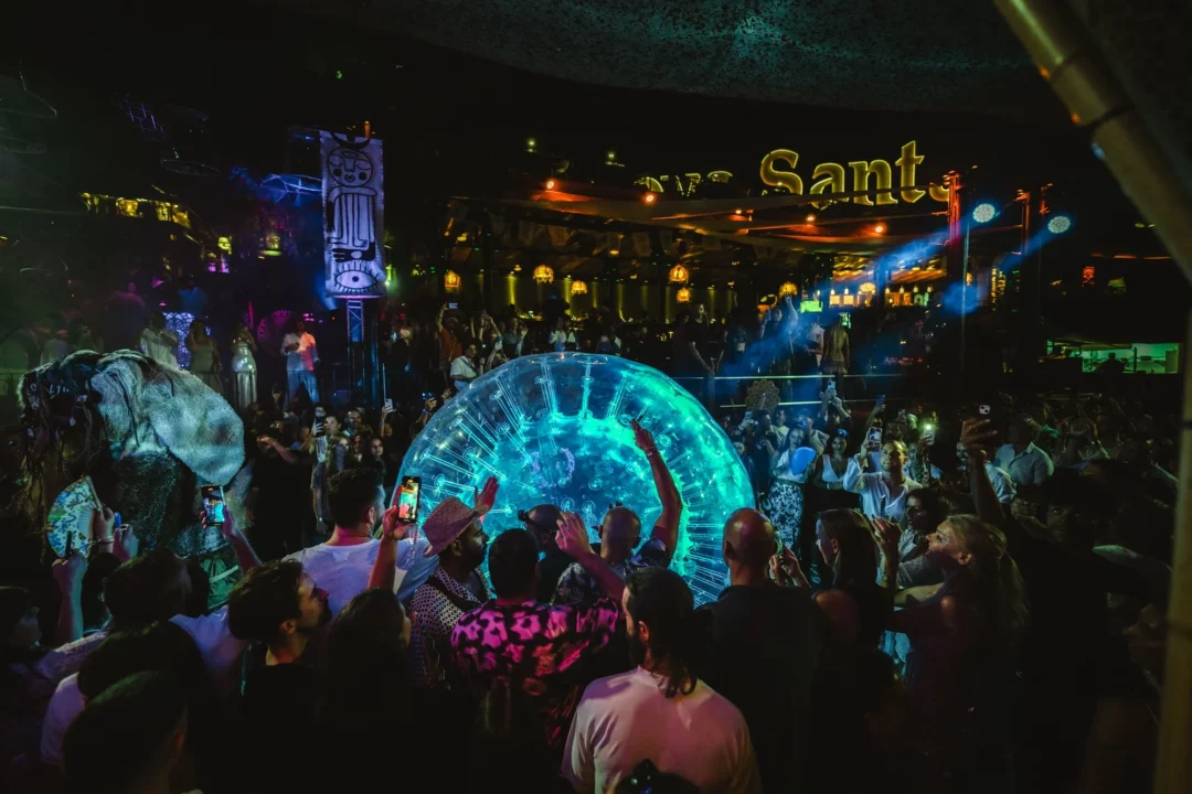 WooMooN at Cova Santa
