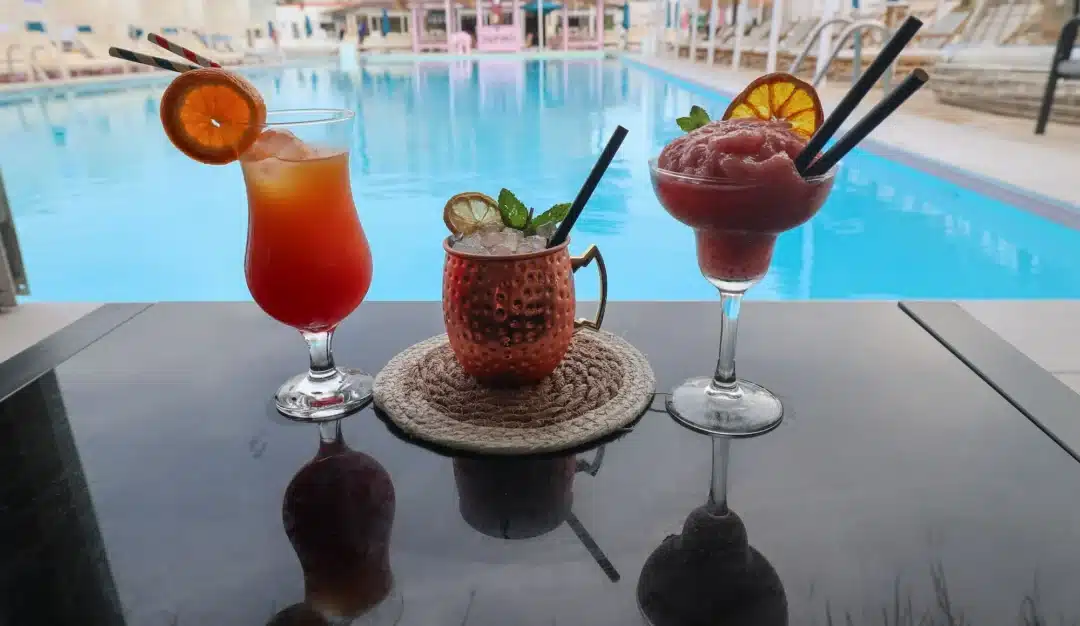 At Jacaranda Lounge you can order a cocktail by the pool (Marcelo Sastre).