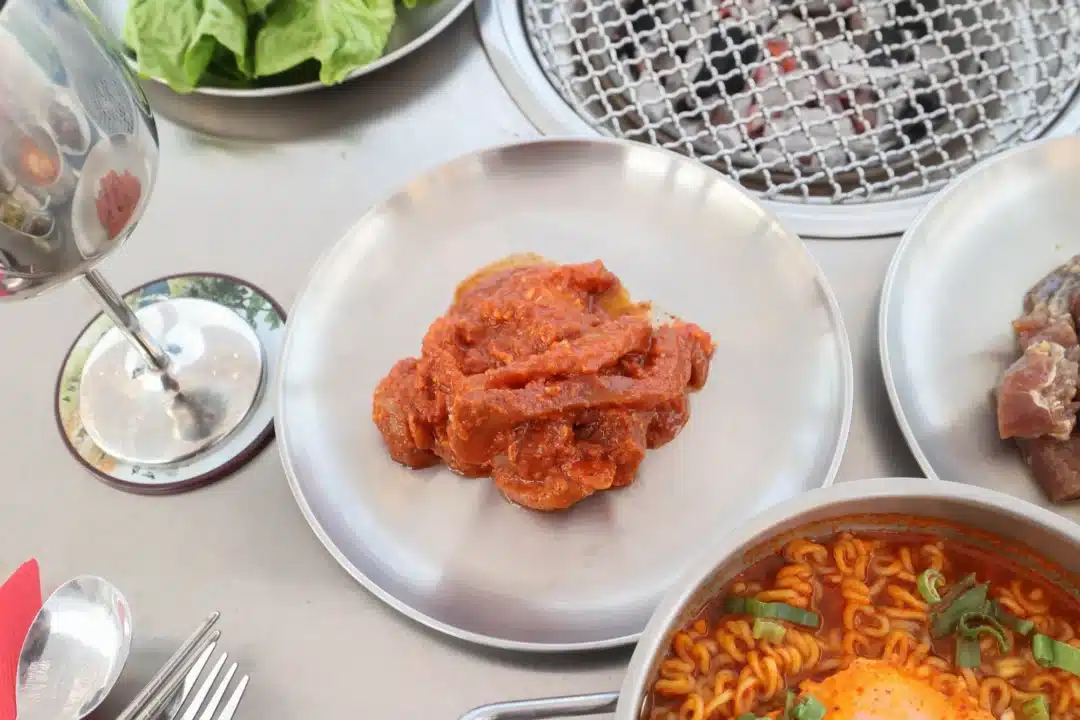 Diners can cook the meat and garnish directly at the table.