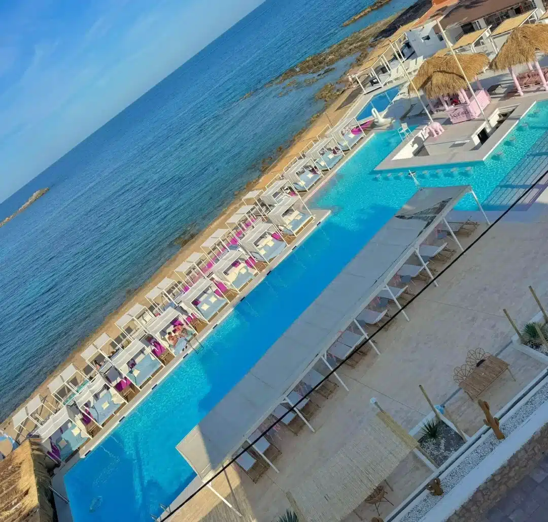 Jacaranda Lounge's swimming pool.