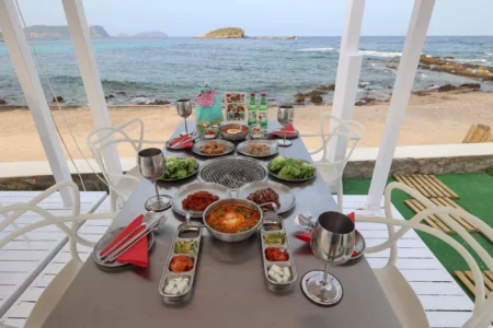 Have you tried the delicious Korean barbecue? In Ibiza, you can enjoy it with a view of the sea
