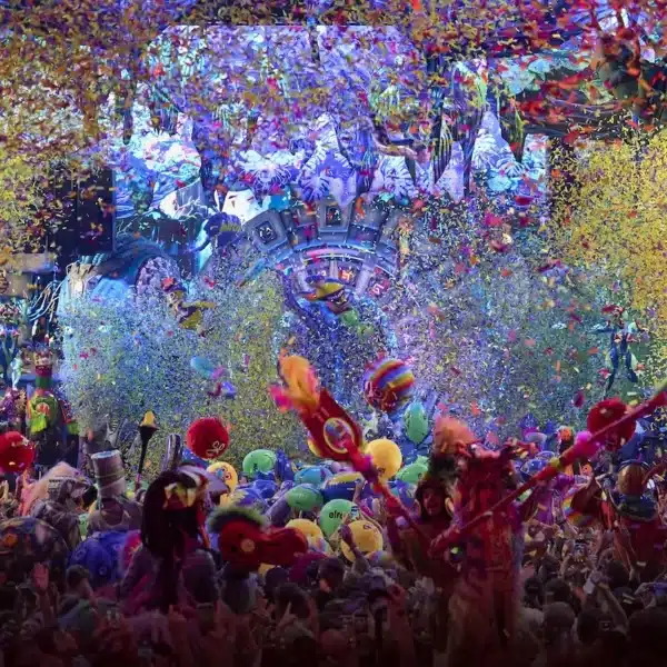 From a Burst of Colour to Hard-Hitting Techno at [UNVRS]