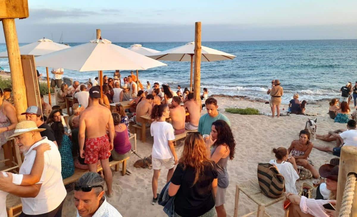 Three kiosks open in Migjorn and the others will open this week[CC