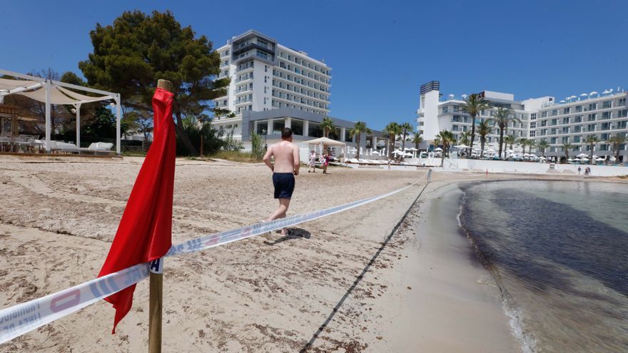 Ibiza beach closed to swimming due to fecal spills