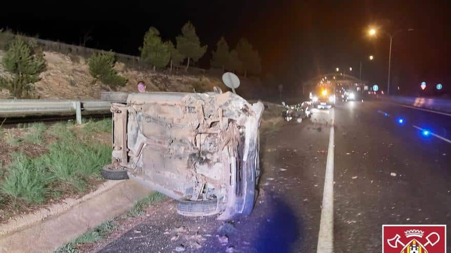 Two slightly injured in an accident between a car and a motorcycle on the road to Sant Antoni