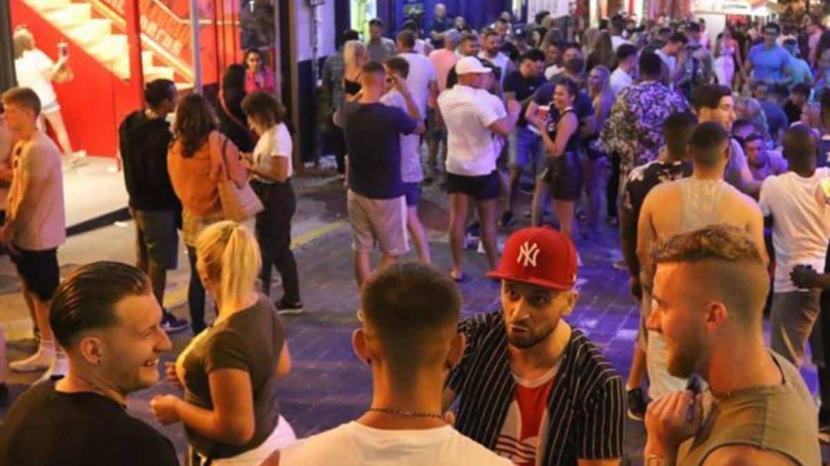 BINGE TOURISM IN IBIZA
