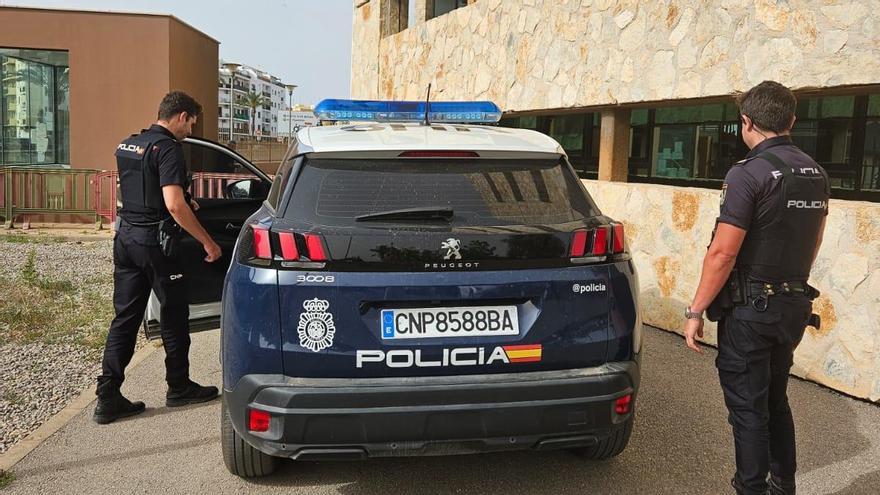 THEFTS IN IBIZA : Man arrested for stealing a laptop from the reception of a hostel in downtown Ibiza