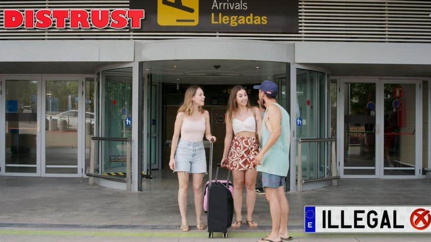 A video to prevent tourists arriving in Ibiza from using illegal transport