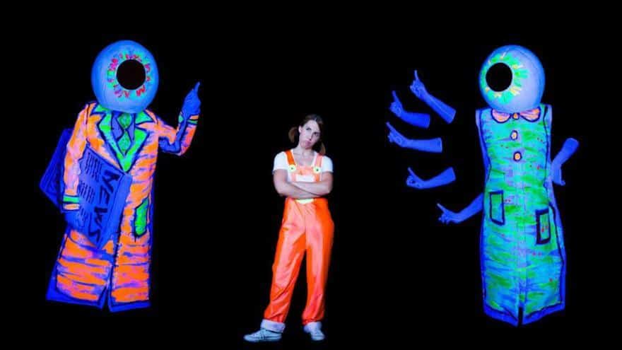 Vila proposes a journey ‘From the Earth to the Moon’ with black theater at Can Ventosa