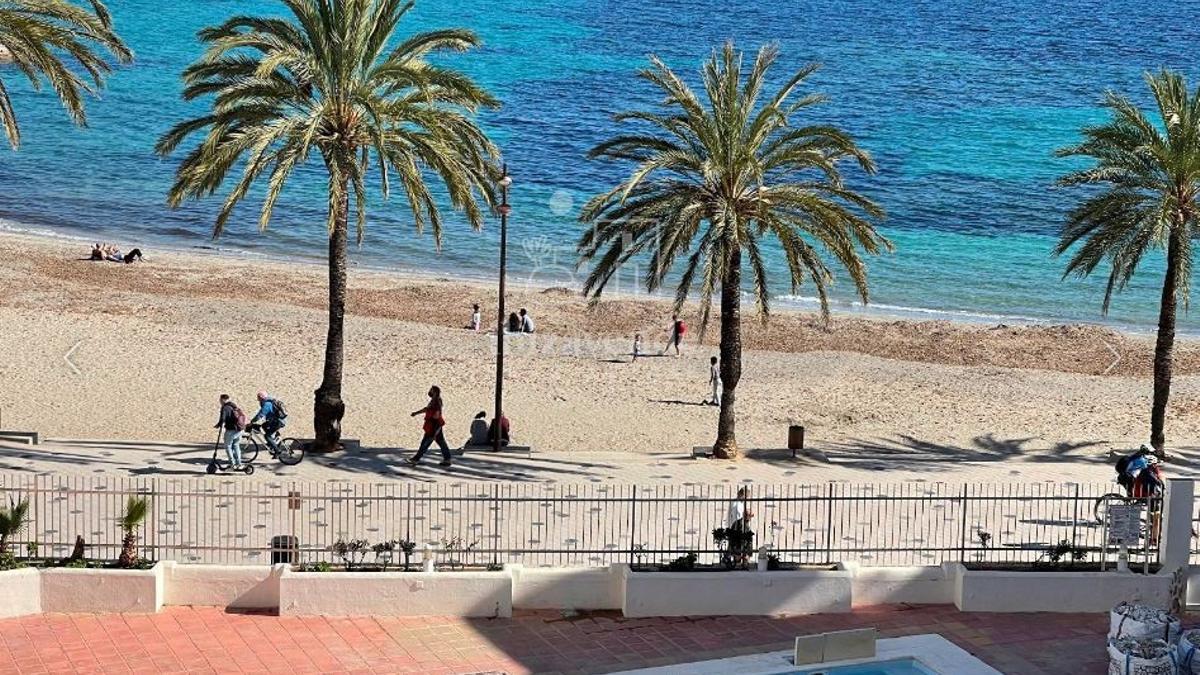 Opportunity in Ibiza: brand new apartment in first line of beach