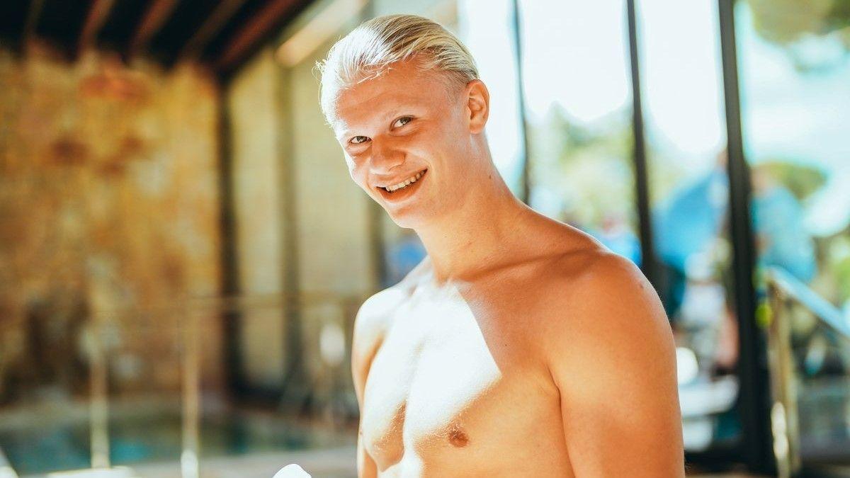 Erling Haaland, in Ibiza with his partner on a luxurious yacht