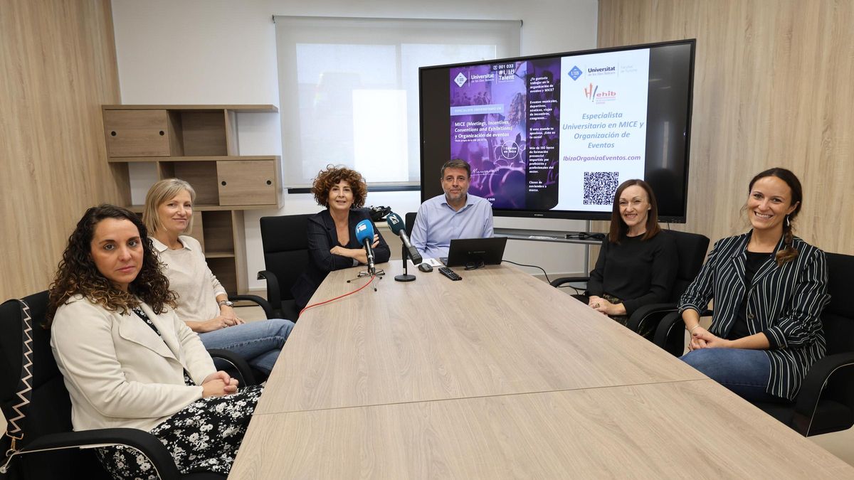 The course of the School of Hotel Management of Ibiza where companies are raffling students