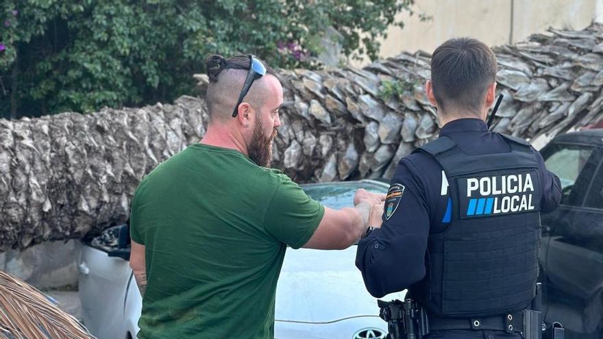 Caída palmera aparcamiento antiguos juzgados