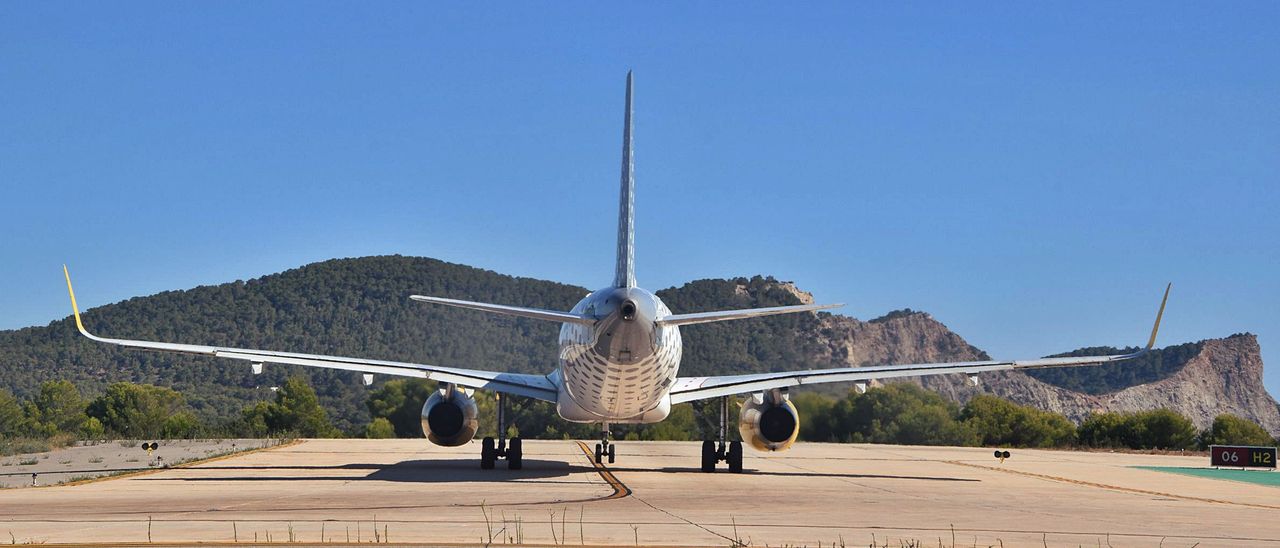 Ibiza airport improves June figures and recovers almost half of the traffic of 2019