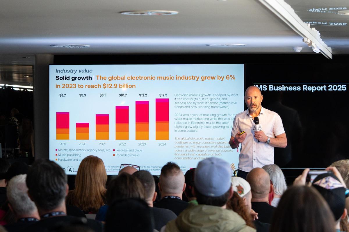 Mark Mulligan durante la presentación del informe