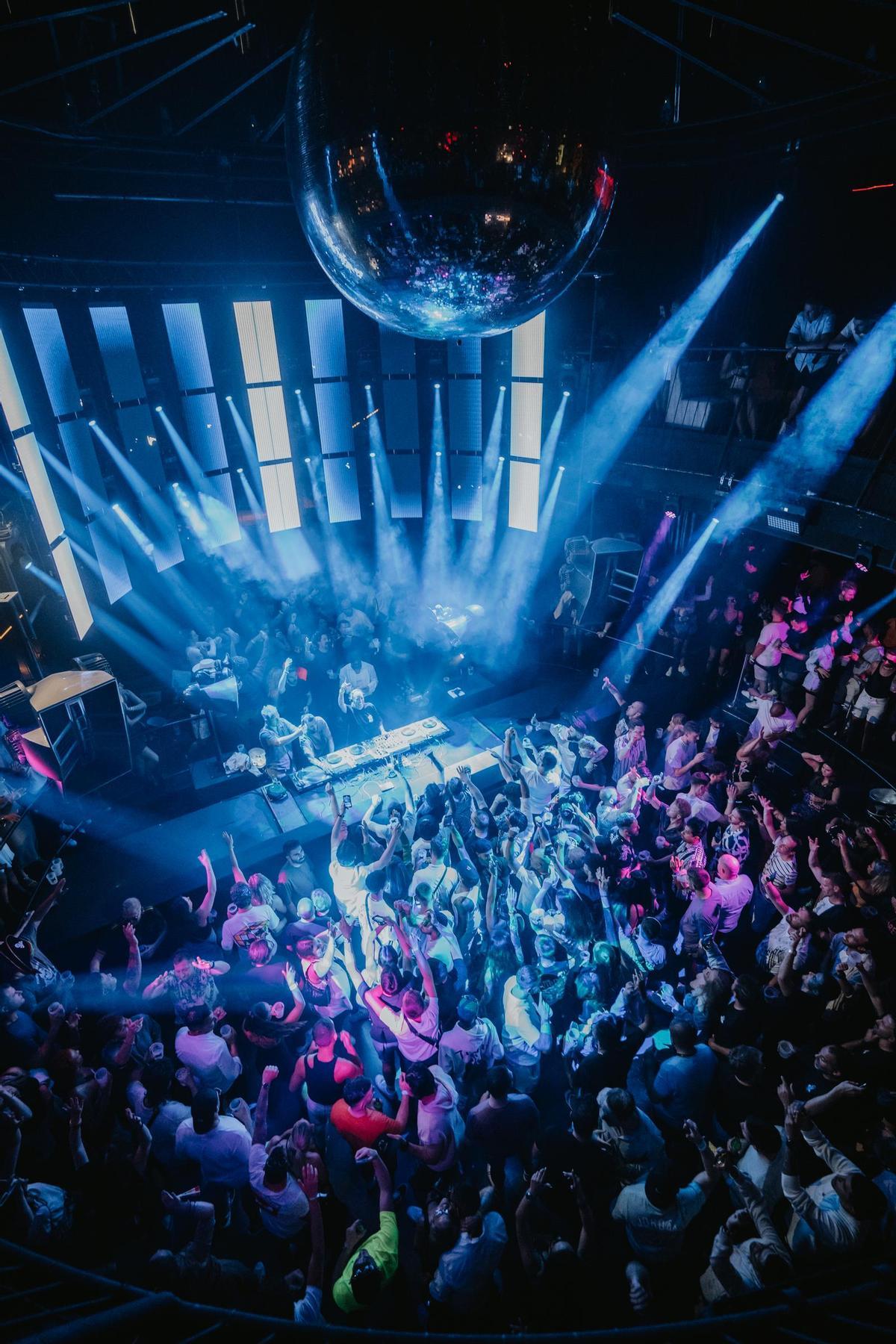 Eden Ibiza es un club auténtico para los amantes de la música.