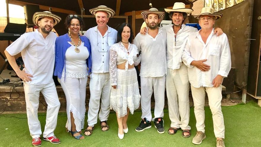 Macumbia actúan en las fiestas de Ca n'Escandell