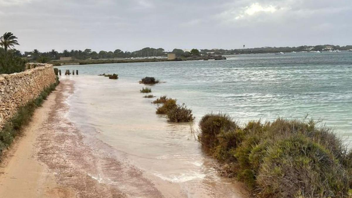 El temporal afecta al transporte marítimo |