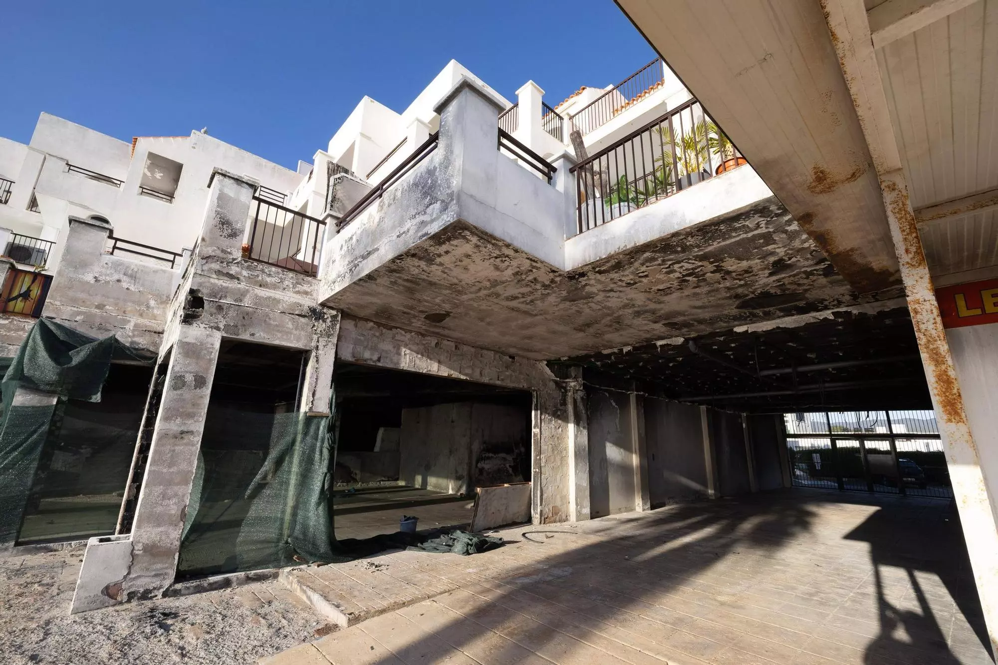 Return to the devastating Platja d'en Bossa fire: signs of hope amid the destruction