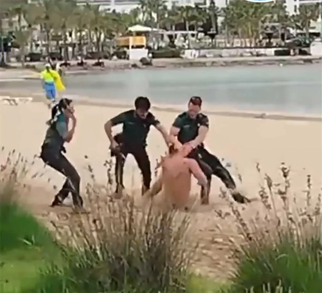 https://www.diariodeibiza.com/news/naked-tourist-detained-ibiza-disturbance-sant-antoni-seafront/