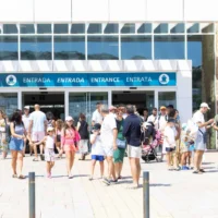 arrival-cruise-people