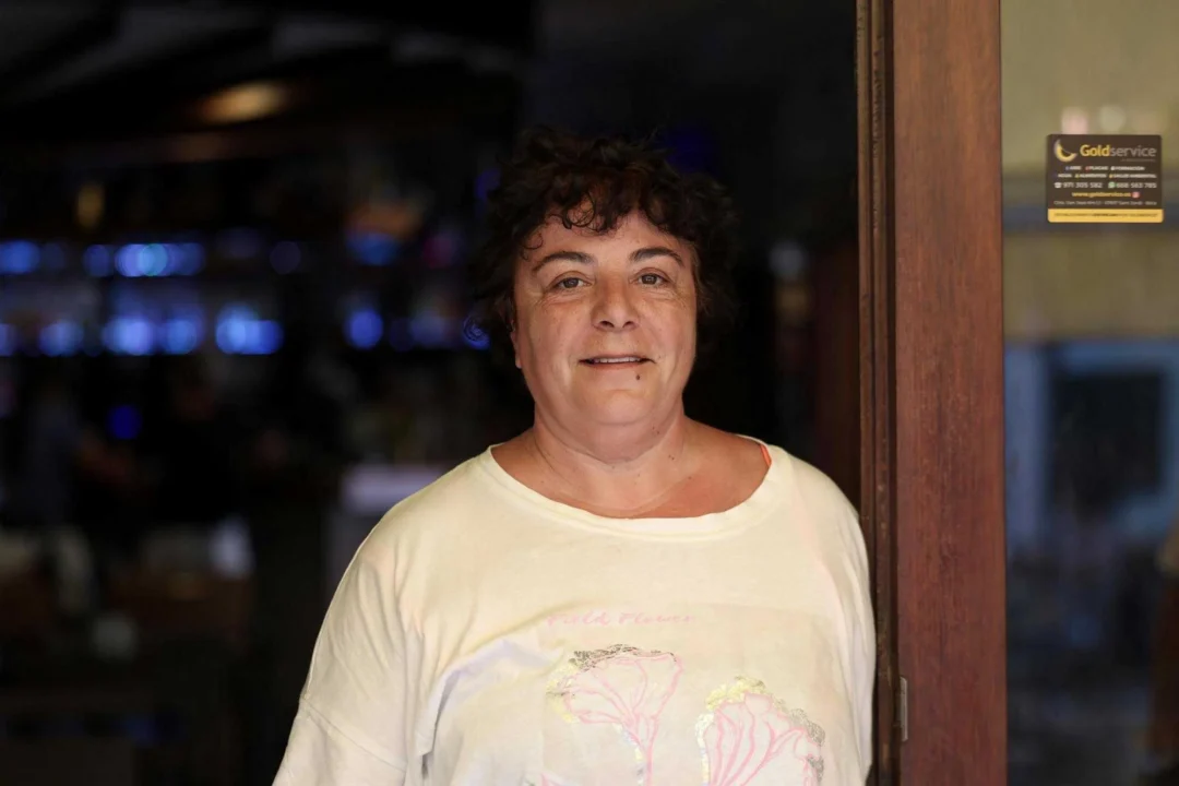 Catalina Roig, at the doors of the Ulivans bar | Toni Escobar
