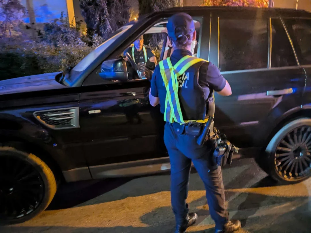 Officers stop a driver. | A.E