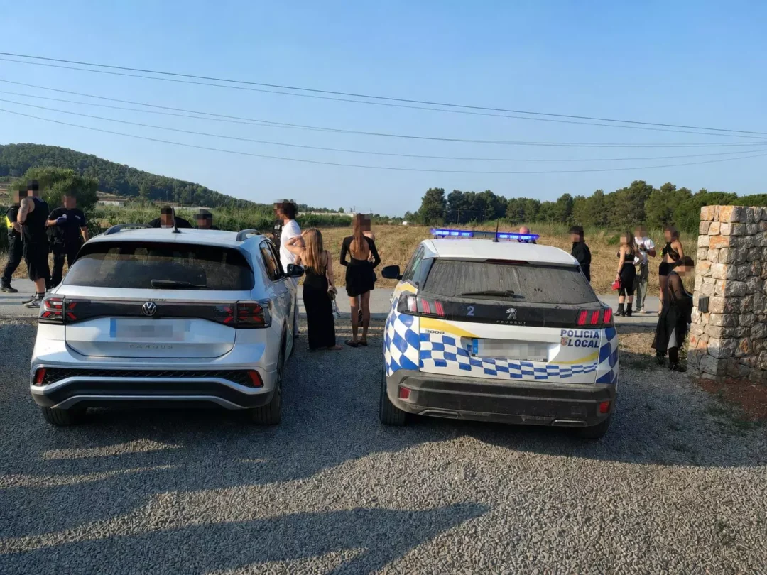 Police operation in Santa Gertrudis after breaking up an illegal party | Ayuntamiento de Santa Eulària