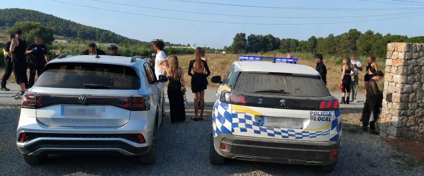 Police operation in Santa Gertrudis after breaking up an illegal party | Ayuntamiento de Santa Eulària